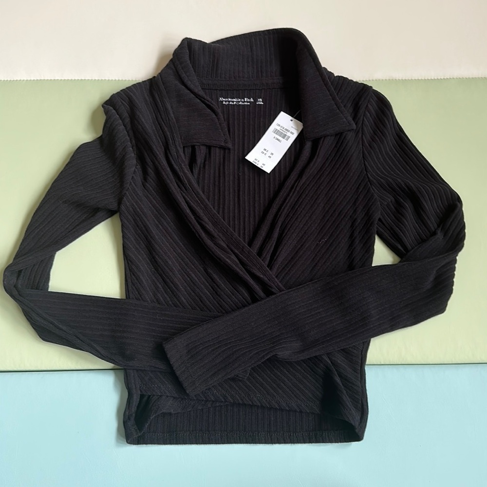 Abercrombie deep v neck long sleeve crop top